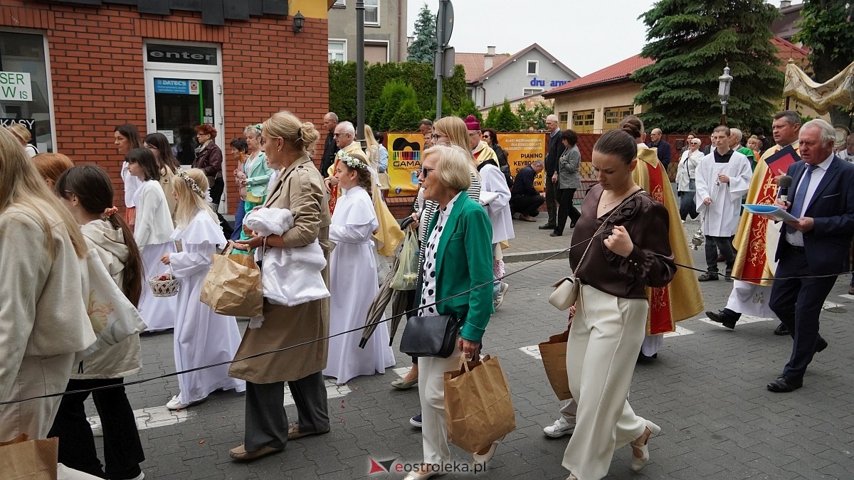 Procesja Bożego Ciała w sanktuarium pw. św. Antoniego Padewskiego w Ostrołęce [04.06.2026] - zdjęcie #132 - eOstroleka.pl