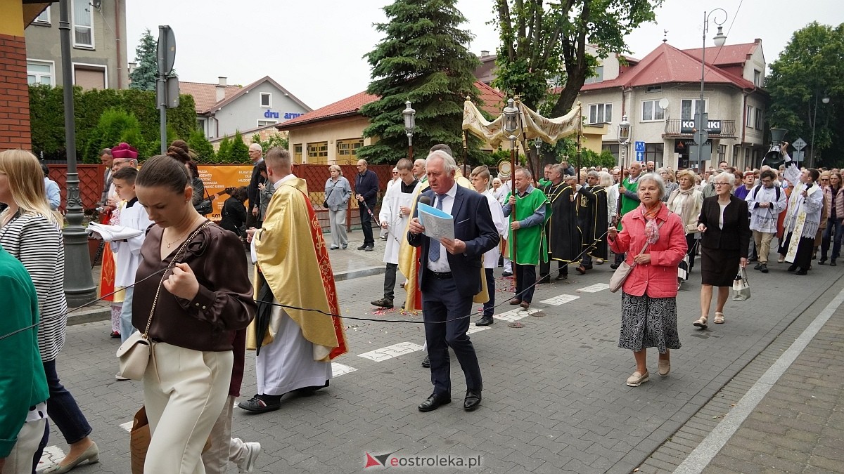 Procesja Bożego Ciała w sanktuarium pw. św. Antoniego Padewskiego w Ostrołęce [04.06.2026] - zdjęcie #131 - eOstroleka.pl