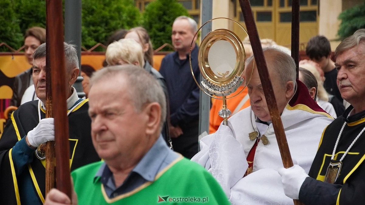 Procesja Bożego Ciała w sanktuarium pw. św. Antoniego Padewskiego w Ostrołęce [04.06.2026] - zdjęcie #129 - eOstroleka.pl