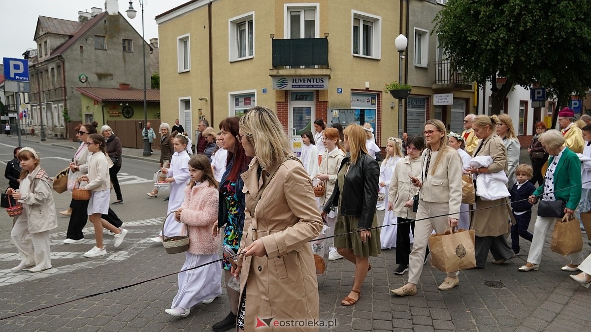 Procesja Bożego Ciała w sanktuarium pw. św. Antoniego Padewskiego w Ostrołęce [04.06.2026] - zdjęcie #124 - eOstroleka.pl