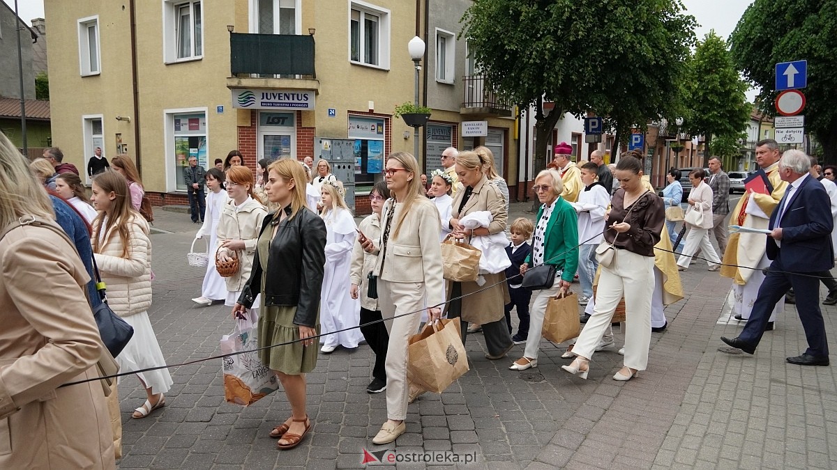 Procesja Bożego Ciała w sanktuarium pw. św. Antoniego Padewskiego w Ostrołęce [04.06.2026] - zdjęcie #123 - eOstroleka.pl