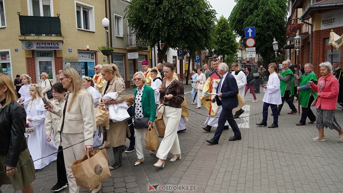 Procesja Bożego Ciała w sanktuarium pw. św. Antoniego Padewskiego w Ostrołęce [04.06.2026] - zdjęcie #122 - eOstroleka.pl