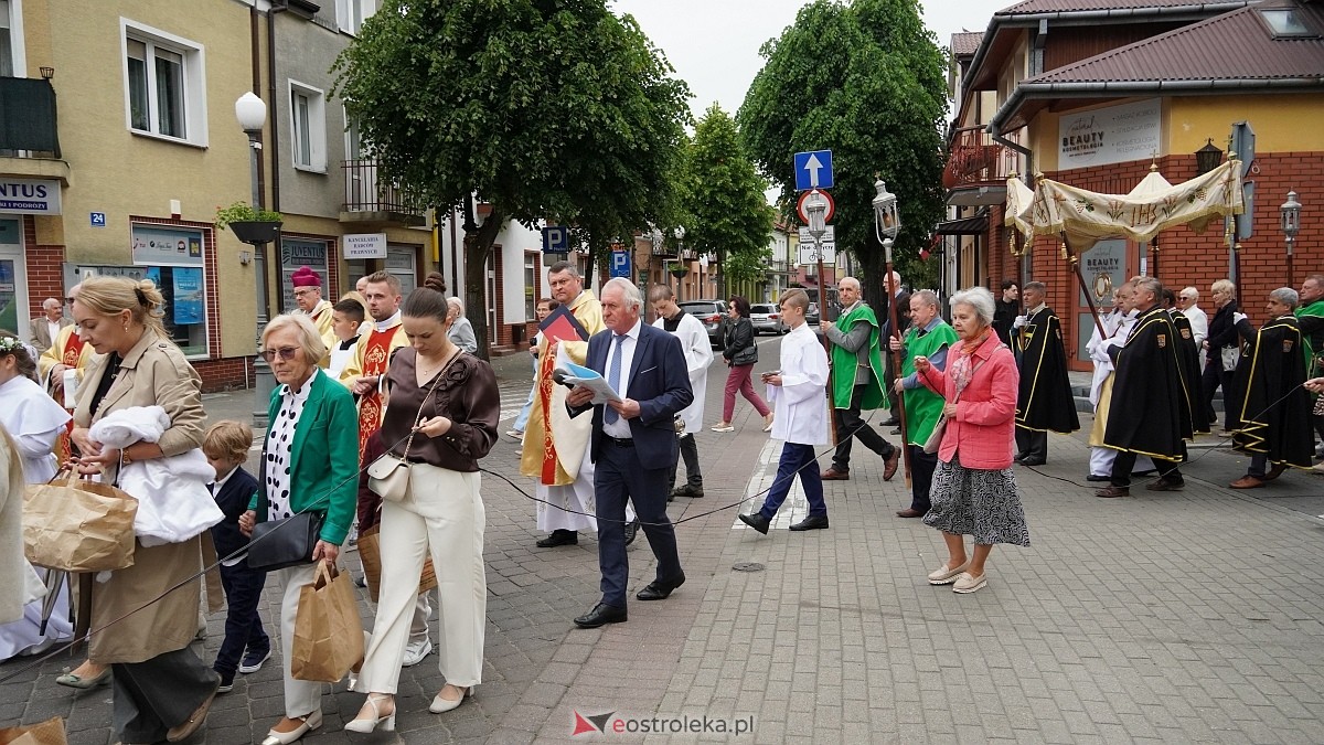 Procesja Bożego Ciała w sanktuarium pw. św. Antoniego Padewskiego w Ostrołęce [04.06.2026] - zdjęcie #121 - eOstroleka.pl