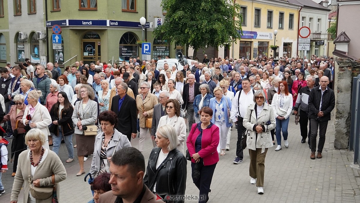 Procesja Bożego Ciała w sanktuarium pw. św. Antoniego Padewskiego w Ostrołęce [04.06.2026] - zdjęcie #117 - eOstroleka.pl