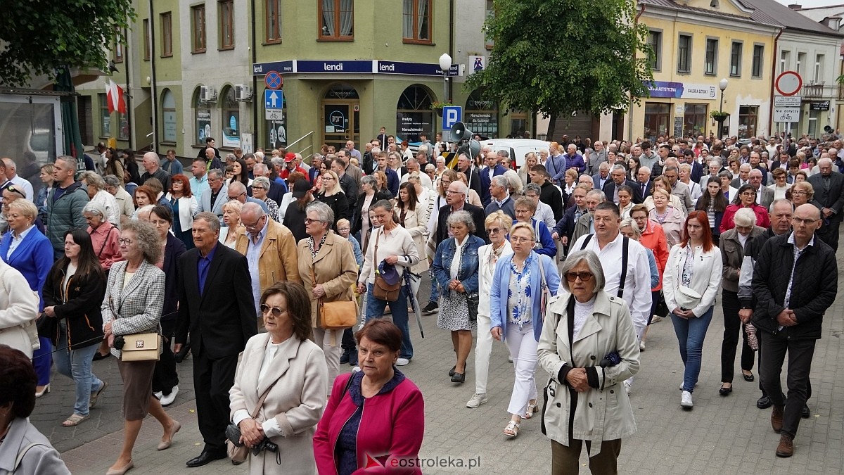 Procesja Bożego Ciała w sanktuarium pw. św. Antoniego Padewskiego w Ostrołęce [04.06.2026] - zdjęcie #113 - eOstroleka.pl
