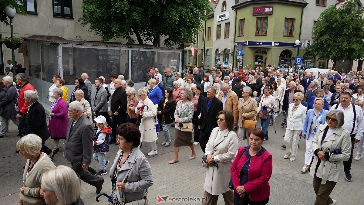 Procesja Bożego Ciała w sanktuarium pw. św. Antoniego Padewskiego w Ostrołęce [04.06.2026] - zdjęcie #112 - eOstroleka.pl