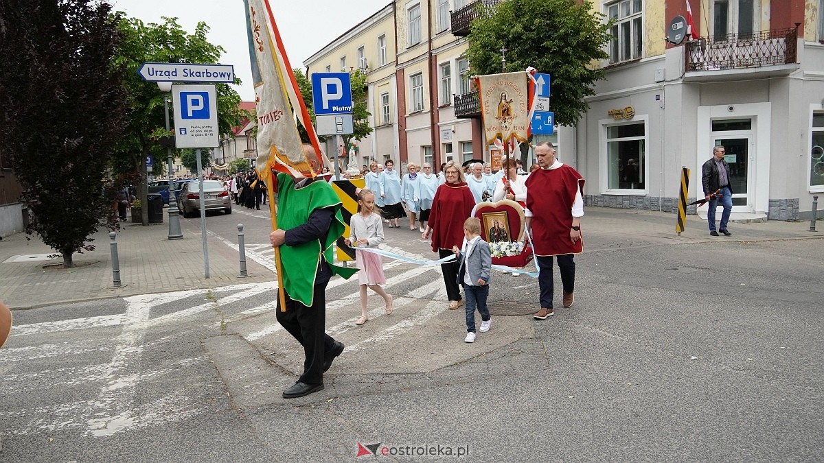 Procesja Bożego Ciała w sanktuarium pw. św. Antoniego Padewskiego w Ostrołęce [04.06.2026] - zdjęcie #107 - eOstroleka.pl