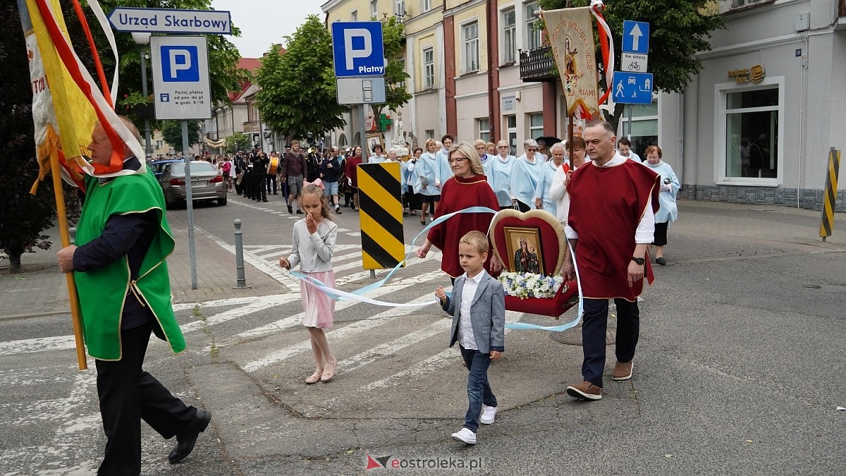Procesja Bożego Ciała w sanktuarium pw. św. Antoniego Padewskiego w Ostrołęce [04.06.2026] - zdjęcie #106 - eOstroleka.pl