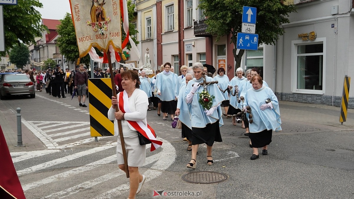Procesja Bożego Ciała w sanktuarium pw. św. Antoniego Padewskiego w Ostrołęce [04.06.2026] - zdjęcie #105 - eOstroleka.pl