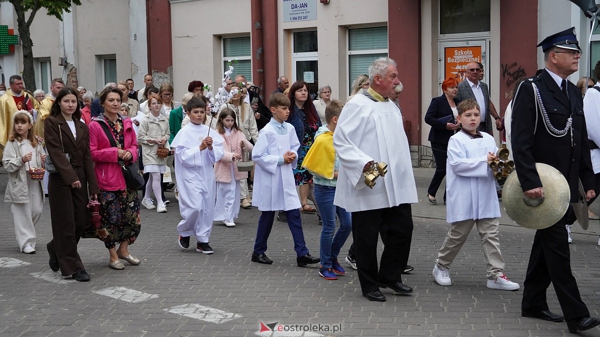Procesja Bożego Ciała w sanktuarium pw. św. Antoniego Padewskiego w Ostrołęce [04.06.2026] - zdjęcie #100 - eOstroleka.pl