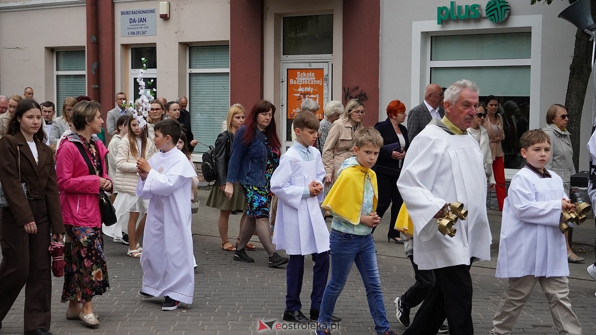 Procesja Bożego Ciała w sanktuarium pw. św. Antoniego Padewskiego w Ostrołęce [04.06.2026] - zdjęcie #98 - eOstroleka.pl