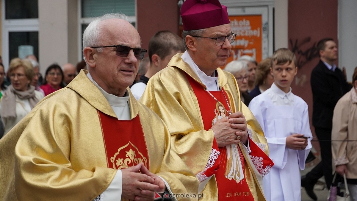 Procesja Bożego Ciała w sanktuarium pw. św. Antoniego Padewskiego w Ostrołęce [04.06.2026] - zdjęcie #94 - eOstroleka.pl