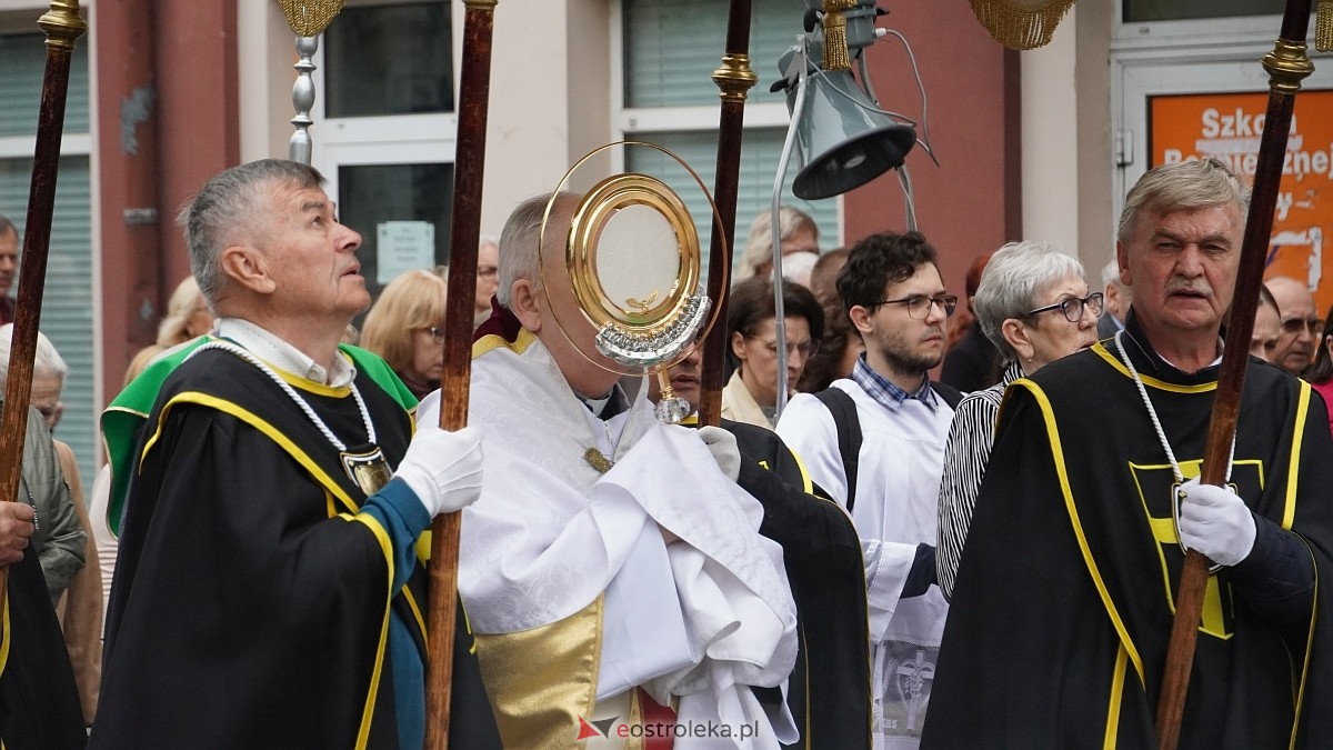 Procesja Bożego Ciała w sanktuarium pw. św. Antoniego Padewskiego w Ostrołęce [04.06.2026] - zdjęcie #92 - eOstroleka.pl
