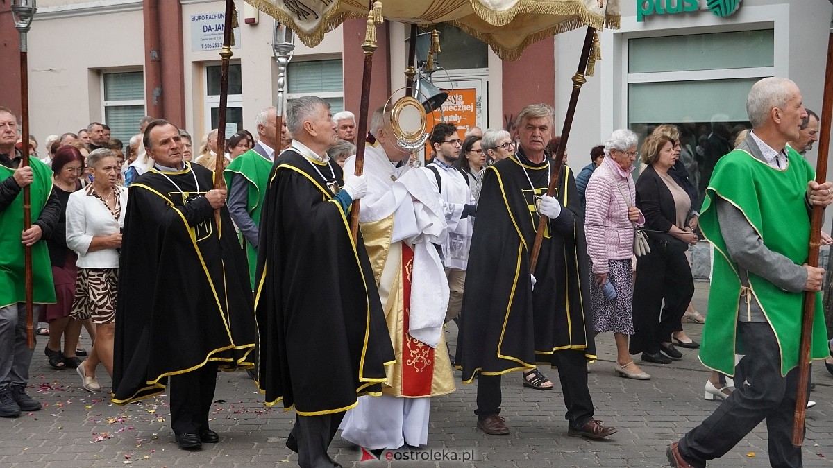Procesja Bożego Ciała w sanktuarium pw. św. Antoniego Padewskiego w Ostrołęce [04.06.2026] - zdjęcie #91 - eOstroleka.pl