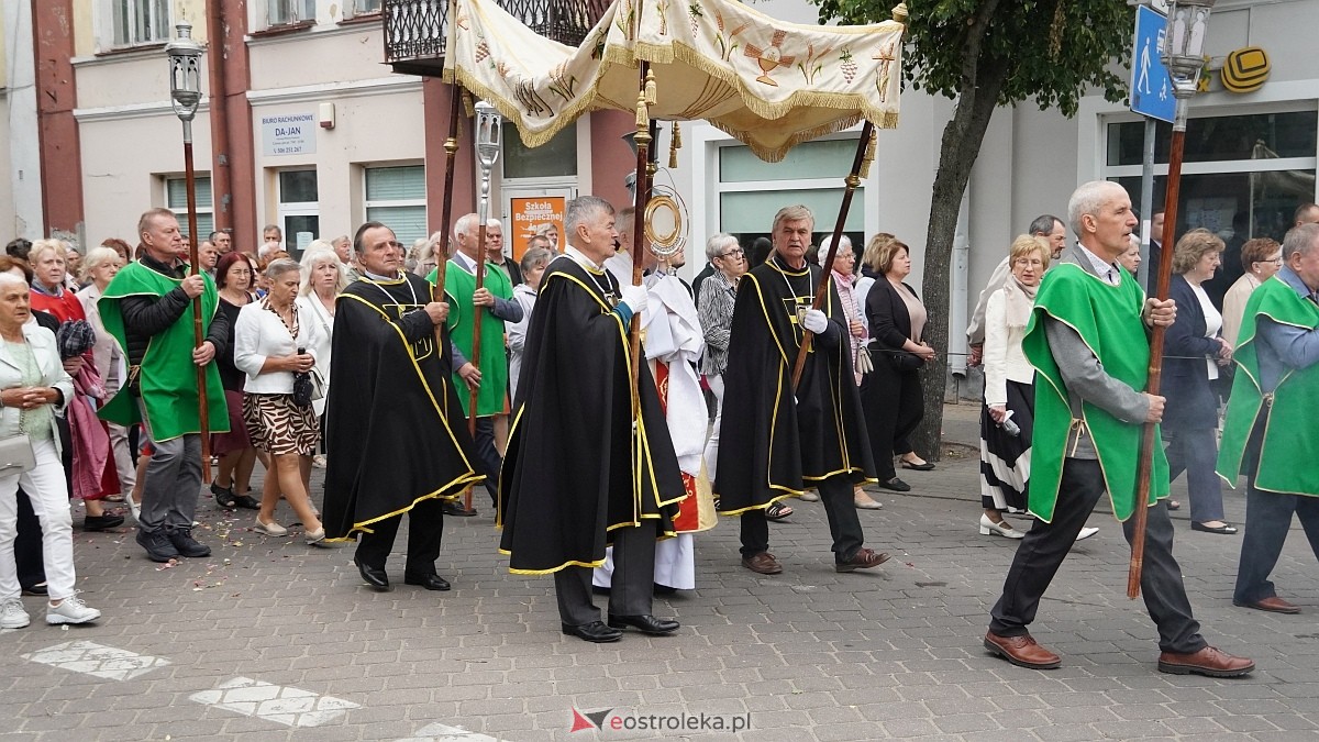 Procesja Bożego Ciała w sanktuarium pw. św. Antoniego Padewskiego w Ostrołęce [04.06.2026] - zdjęcie #90 - eOstroleka.pl