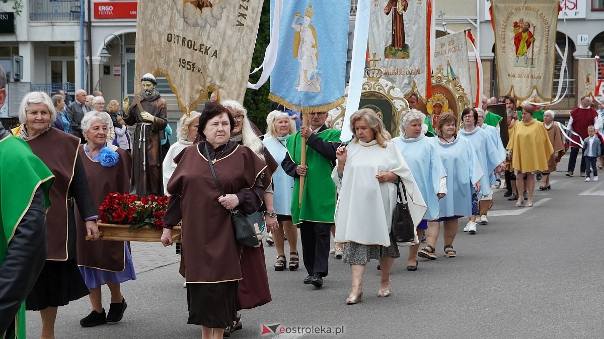 Procesja Bożego Ciała w sanktuarium pw. św. Antoniego Padewskiego w Ostrołęce [04.06.2026] - zdjęcie #88 - eOstroleka.pl