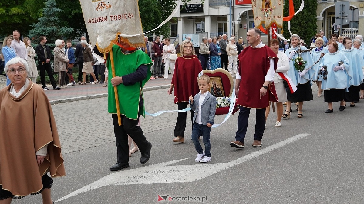 Procesja Bożego Ciała w sanktuarium pw. św. Antoniego Padewskiego w Ostrołęce [04.06.2026] - zdjęcie #82 - eOstroleka.pl