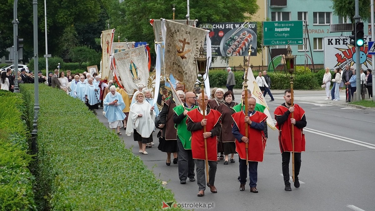 Procesja Bożego Ciała w sanktuarium pw. św. Antoniego Padewskiego w Ostrołęce [04.06.2026] - zdjęcie #74 - eOstroleka.pl