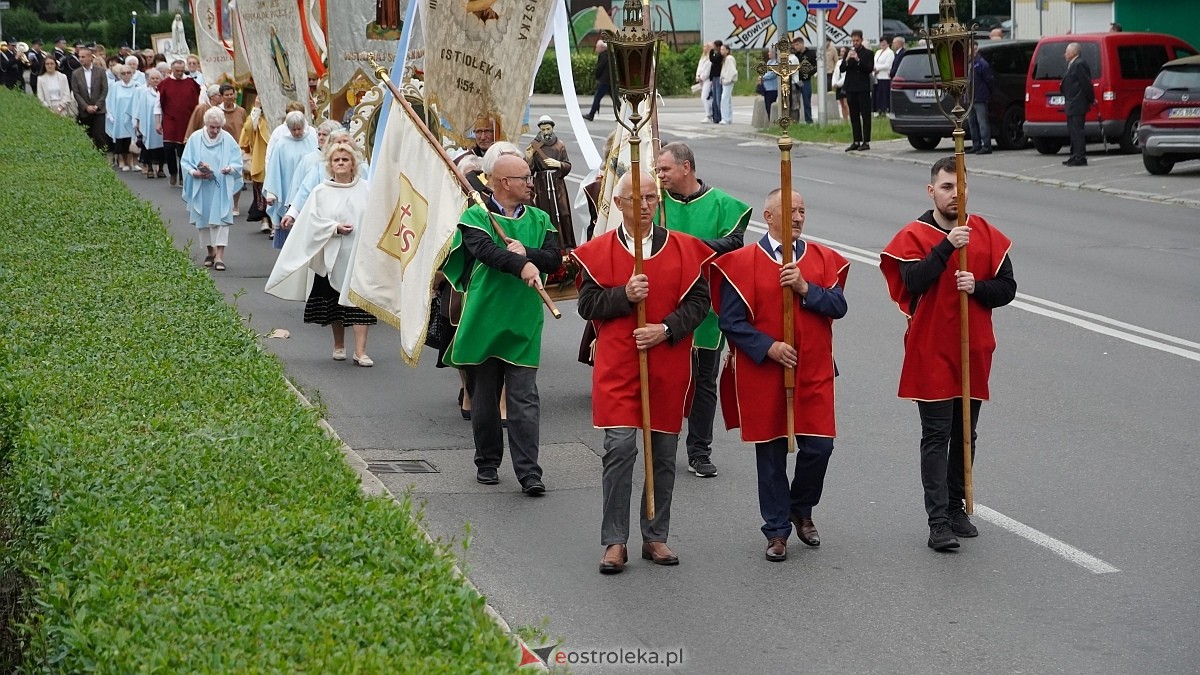 Procesja Bożego Ciała w sanktuarium pw. św. Antoniego Padewskiego w Ostrołęce [04.06.2026] - zdjęcie #73 - eOstroleka.pl