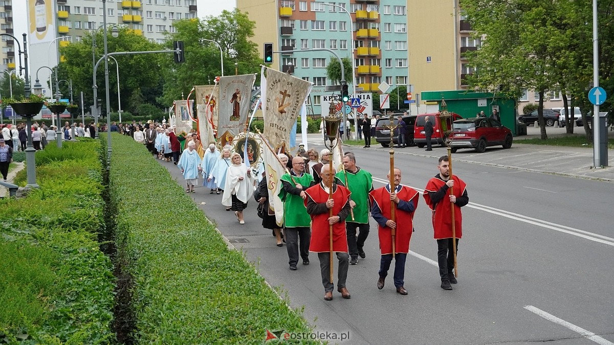 Procesja Bożego Ciała w sanktuarium pw. św. Antoniego Padewskiego w Ostrołęce [04.06.2026] - zdjęcie #70 - eOstroleka.pl
