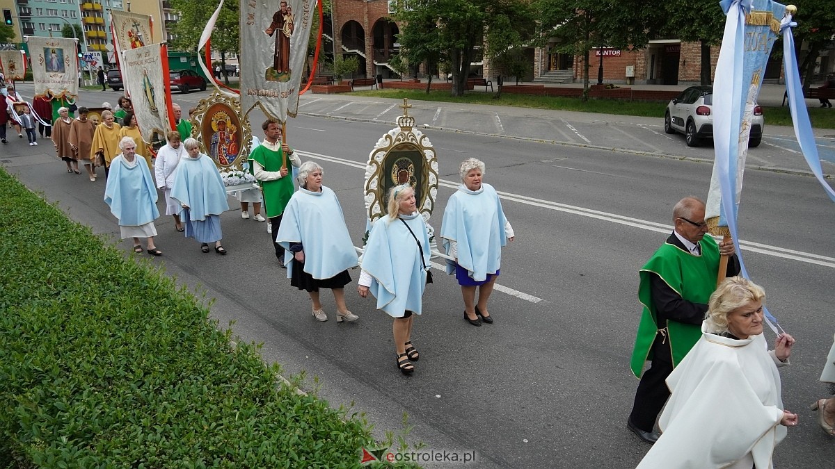 Procesja Bożego Ciała w sanktuarium pw. św. Antoniego Padewskiego w Ostrołęce [04.06.2026] - zdjęcie #67 - eOstroleka.pl