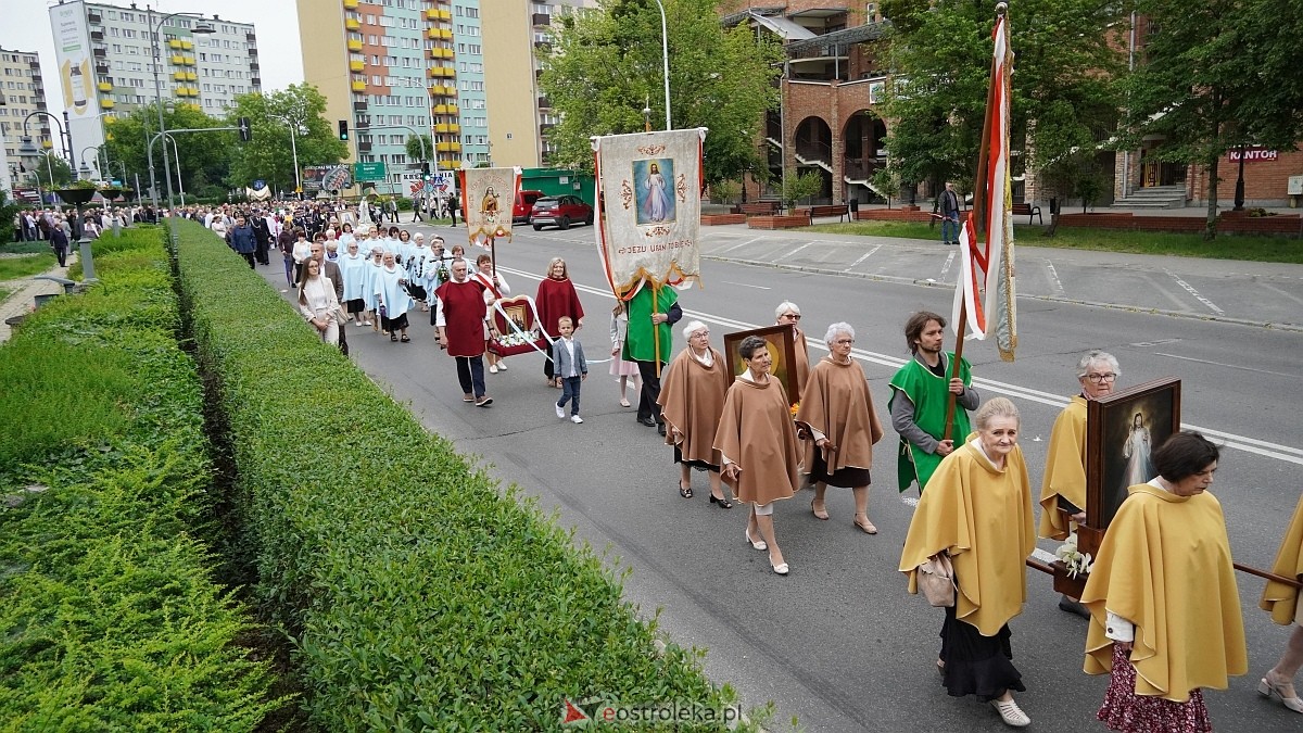 Procesja Bożego Ciała w sanktuarium pw. św. Antoniego Padewskiego w Ostrołęce [04.06.2026] - zdjęcie #66 - eOstroleka.pl