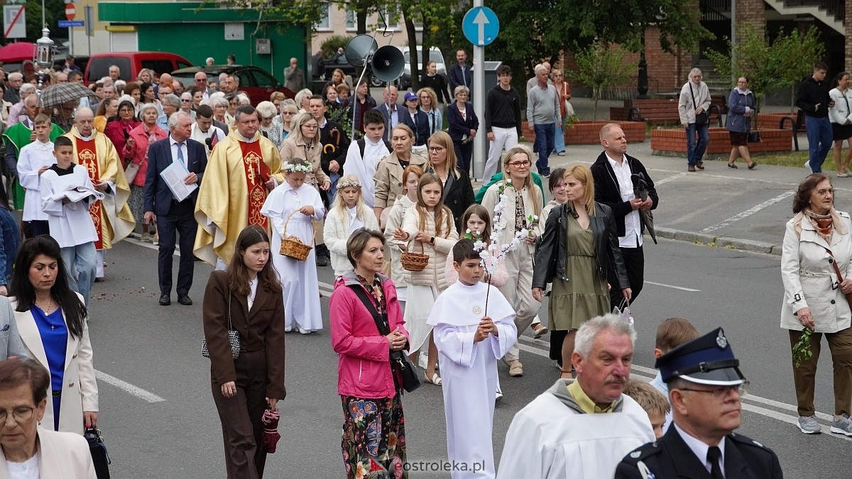 Procesja Bożego Ciała w sanktuarium pw. św. Antoniego Padewskiego w Ostrołęce [04.06.2026] - zdjęcie #49 - eOstroleka.pl