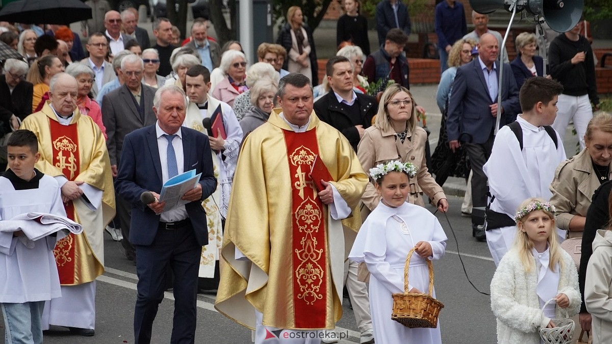Procesja Bożego Ciała w sanktuarium pw. św. Antoniego Padewskiego w Ostrołęce [04.06.2026] - zdjęcie #44 - eOstroleka.pl