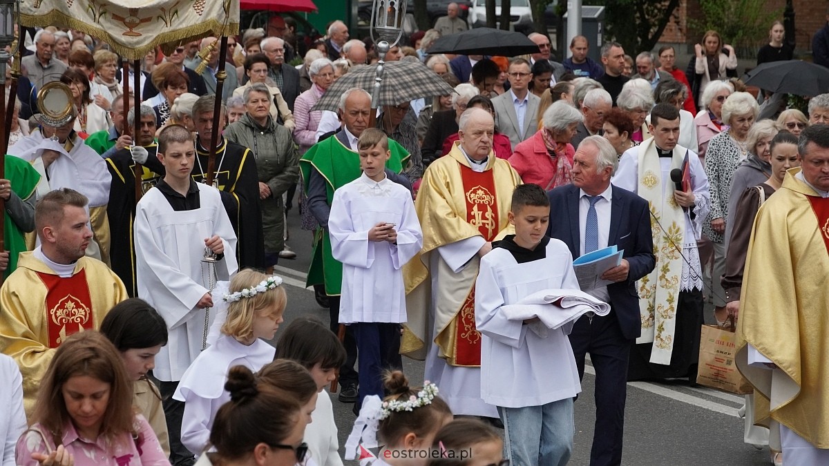 Procesja Bożego Ciała w sanktuarium pw. św. Antoniego Padewskiego w Ostrołęce [04.06.2026] - zdjęcie #42 - eOstroleka.pl