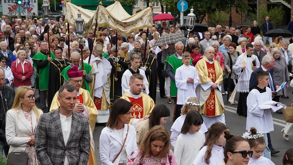 Procesja Bożego Ciała w sanktuarium pw. św. Antoniego Padewskiego w Ostrołęce [04.06.2026] - zdjęcie #38 - eOstroleka.pl