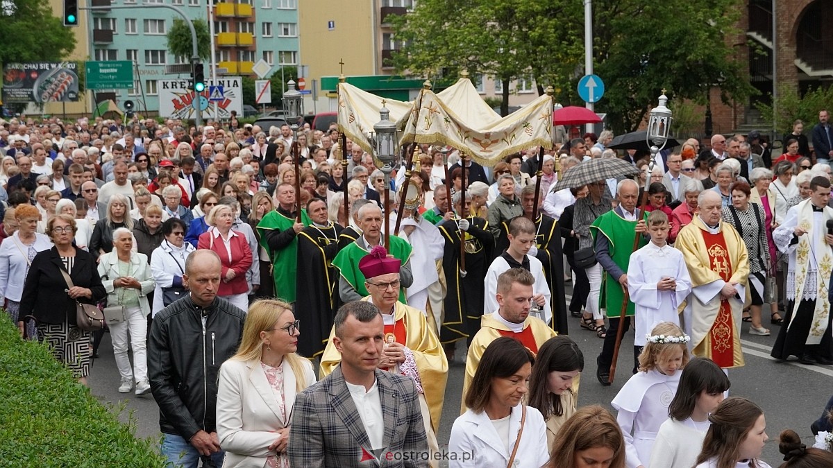 Procesja Bożego Ciała w sanktuarium pw. św. Antoniego Padewskiego w Ostrołęce [04.06.2026] - zdjęcie #36 - eOstroleka.pl