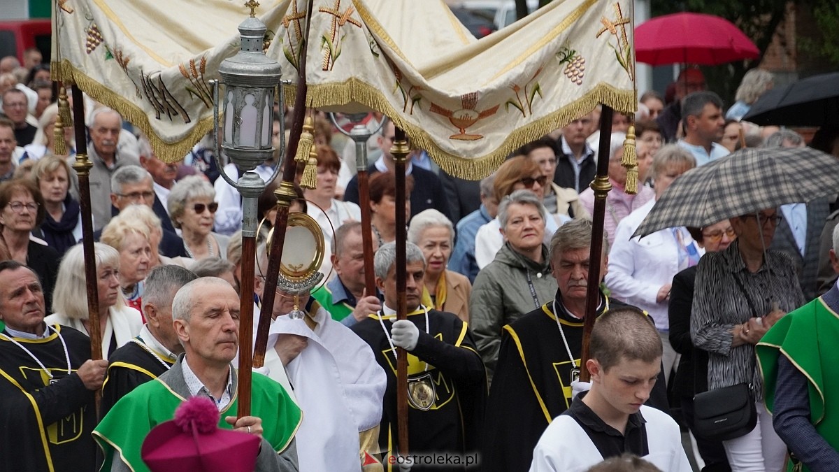 Procesja Bożego Ciała w sanktuarium pw. św. Antoniego Padewskiego w Ostrołęce [04.06.2026] - zdjęcie #34 - eOstroleka.pl
