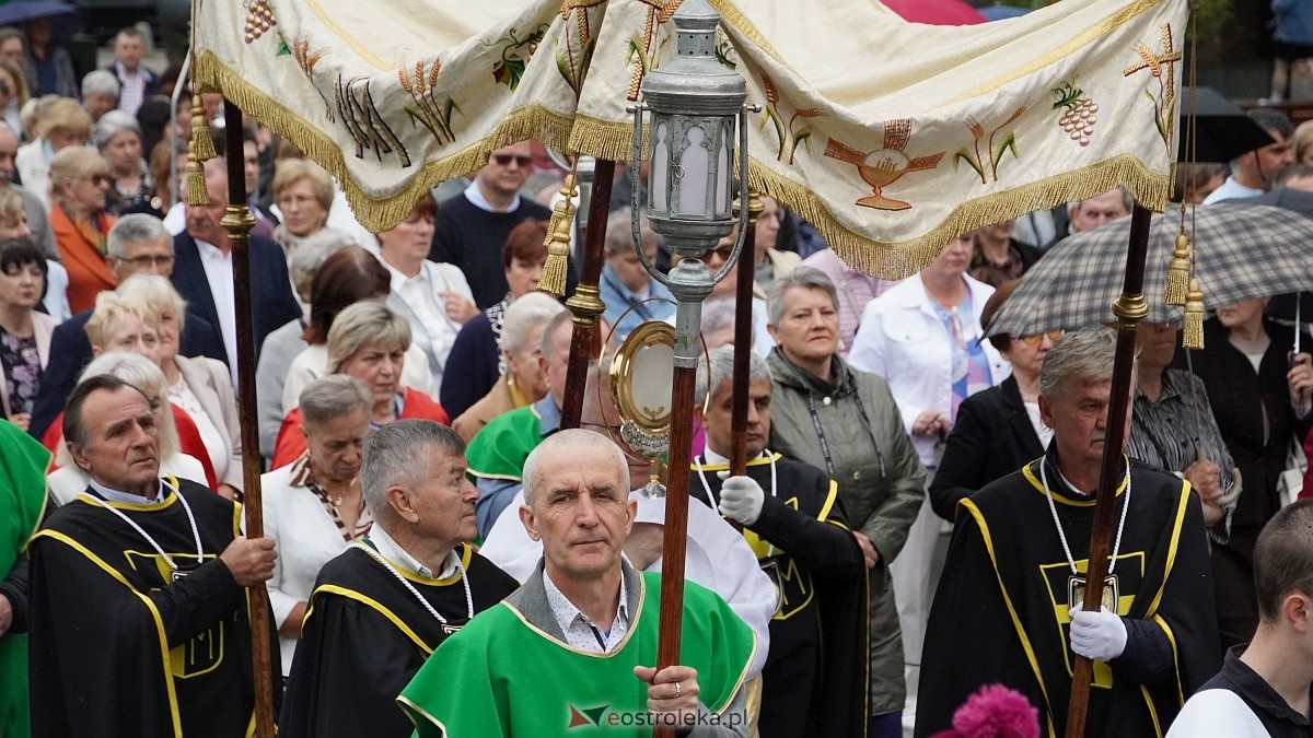 Procesja Bożego Ciała w sanktuarium pw. św. Antoniego Padewskiego w Ostrołęce [04.06.2026] - zdjęcie #32 - eOstroleka.pl