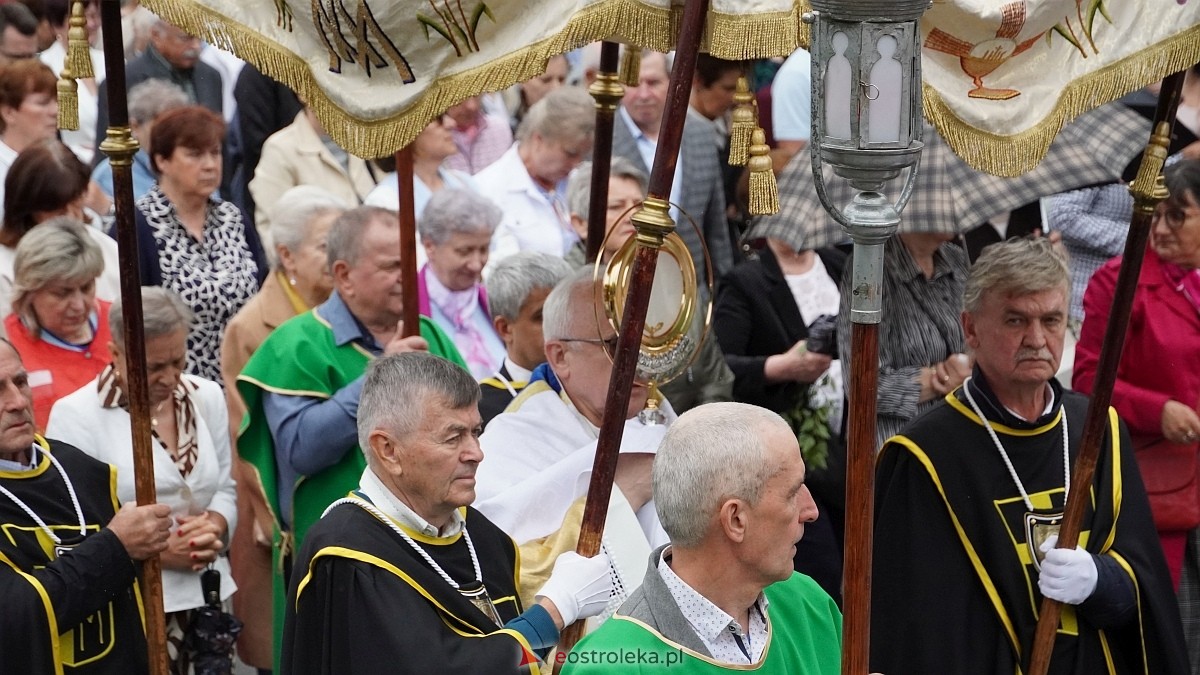 Procesja Bożego Ciała w sanktuarium pw. św. Antoniego Padewskiego w Ostrołęce [04.06.2026] - zdjęcie #28 - eOstroleka.pl