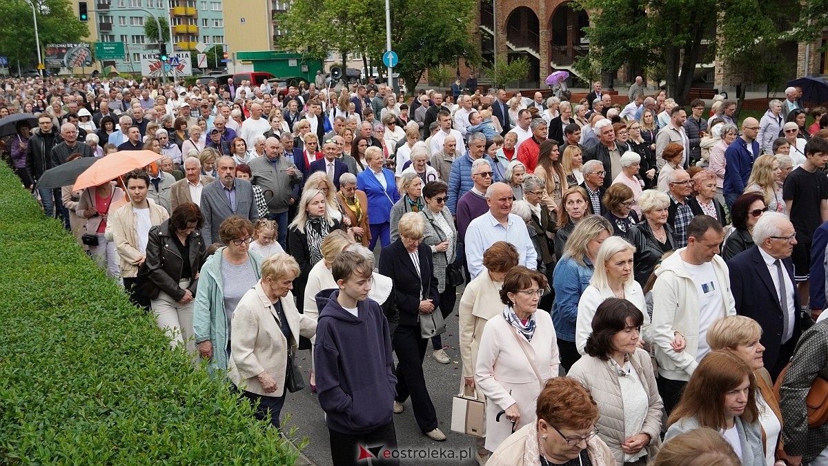 Procesja Bożego Ciała w sanktuarium pw. św. Antoniego Padewskiego w Ostrołęce [04.06.2026] - zdjęcie #18 - eOstroleka.pl