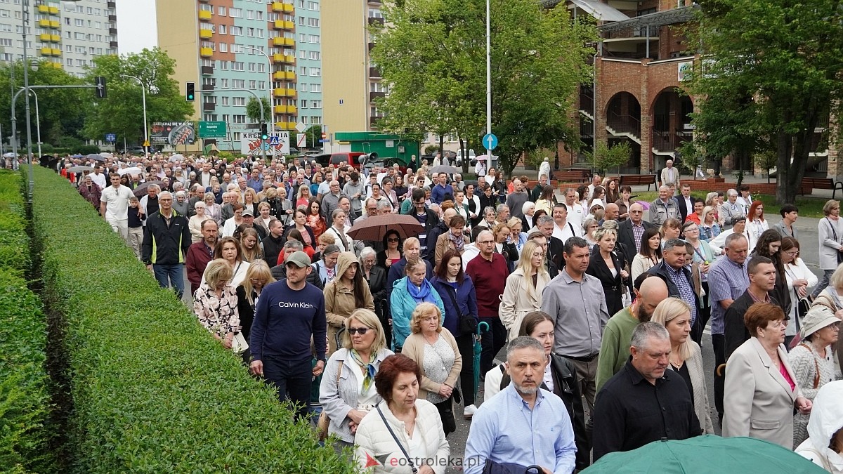 Procesja Bożego Ciała w sanktuarium pw. św. Antoniego Padewskiego w Ostrołęce [04.06.2026] - zdjęcie #27 - eOstroleka.pl