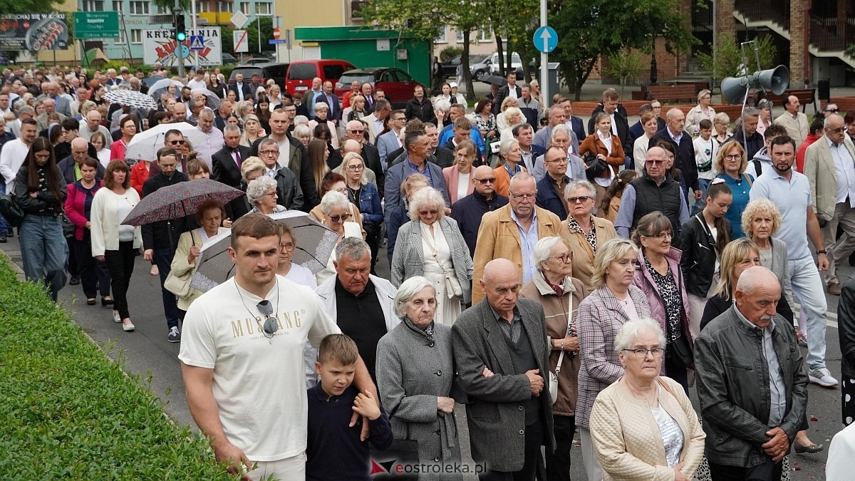 Procesja Bożego Ciała w sanktuarium pw. św. Antoniego Padewskiego w Ostrołęce [04.06.2026] - zdjęcie #13 - eOstroleka.pl