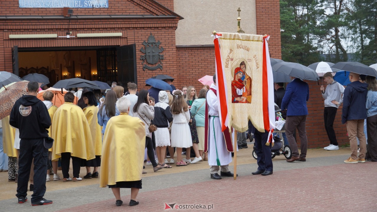 Procesja Bożego Ciała w parafii pw. Zbawiciela Świata w Ostrołęce [04.06.2026] - zdjęcie #53 - eOstroleka.pl