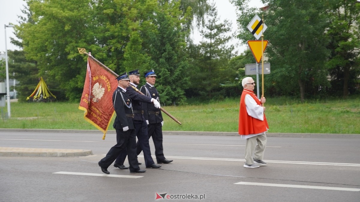 Procesja Bożego Ciała w parafii pw. Zbawiciela Świata w Ostrołęce [04.06.2026] - zdjęcie #37 - eOstroleka.pl