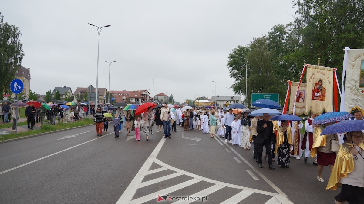 Procesja Bożego Ciała w parafii pw. Zbawiciela Świata w Ostrołęce [04.06.2026] - zdjęcie #23 - eOstroleka.pl