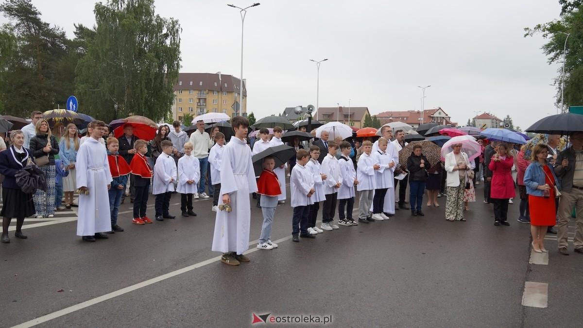 Procesja Bożego Ciała w parafii pw. Zbawiciela Świata w Ostrołęce [04.06.2026] - zdjęcie #18 - eOstroleka.pl