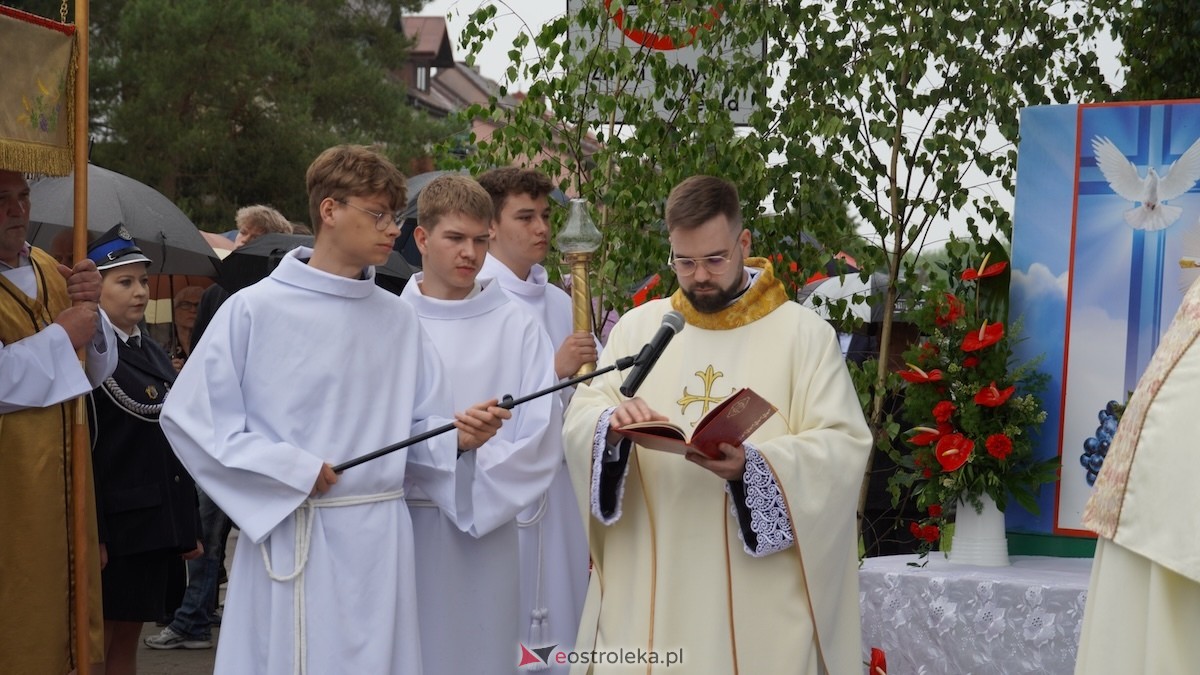 Procesja Bożego Ciała w parafii pw. Zbawiciela Świata w Ostrołęce [04.06.2026] - zdjęcie #17 - eOstroleka.pl