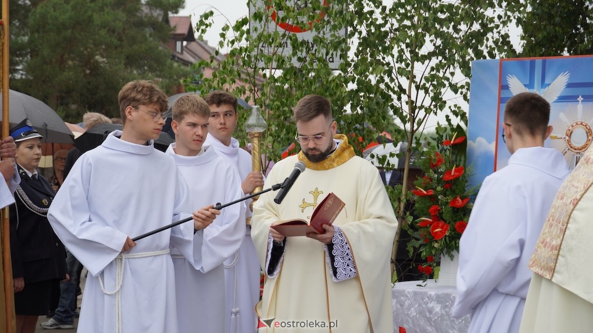 Procesja Bożego Ciała w parafii pw. Zbawiciela Świata w Ostrołęce [04.06.2026] - zdjęcie #16 - eOstroleka.pl