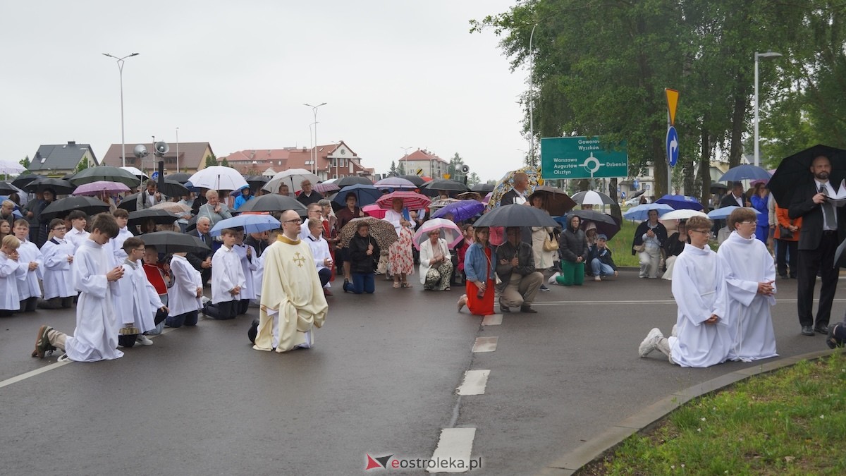 Procesja Bożego Ciała w parafii pw. Zbawiciela Świata w Ostrołęce [04.06.2026] - zdjęcie #12 - eOstroleka.pl