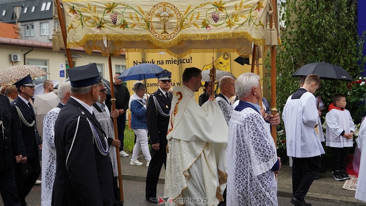 Procesja Bożego Ciała w kościele farnym [04.06.2026] - zdjęcie #79 - eOstroleka.pl