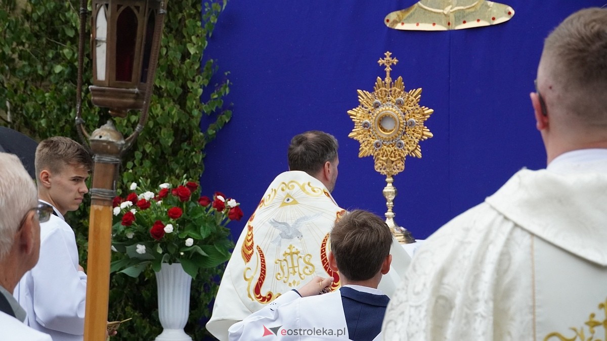 Procesja Bożego Ciała w kościele farnym [04.06.2026] - zdjęcie #77 - eOstroleka.pl