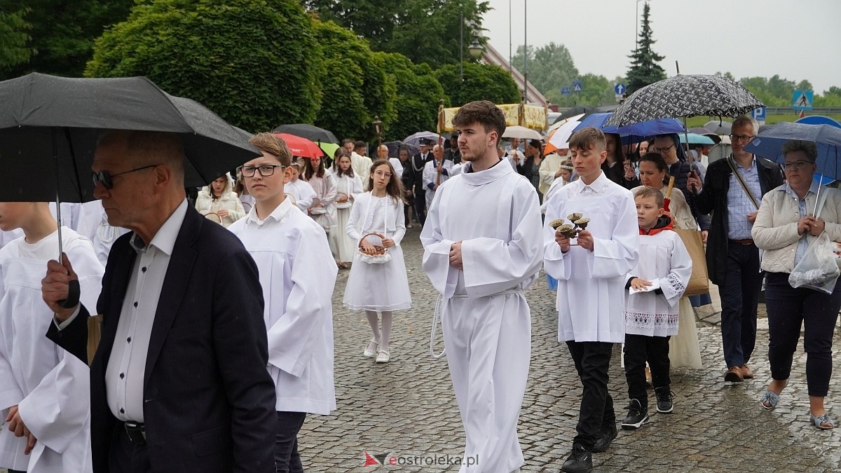 Procesja Bożego Ciała w kościele farnym [04.06.2026] - zdjęcie #60 - eOstroleka.pl