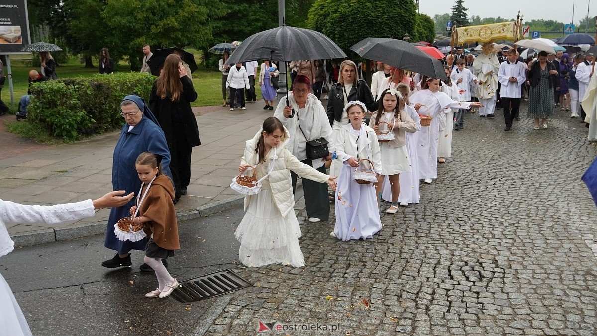 Procesja Bożego Ciała w kościele farnym [04.06.2026] - zdjęcie #57 - eOstroleka.pl