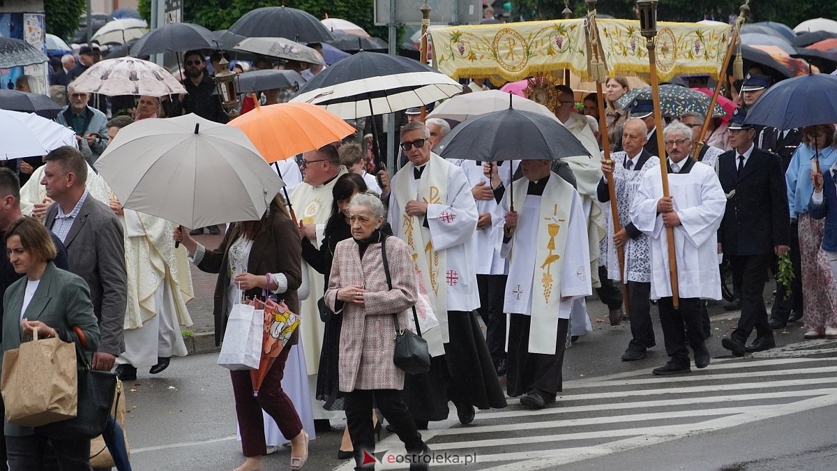 Procesja Bożego Ciała w kościele farnym [04.06.2026] - zdjęcie #50 - eOstroleka.pl