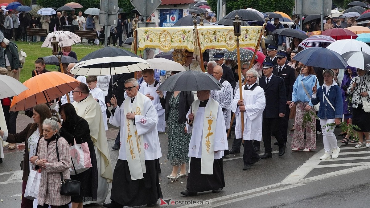 Procesja Bożego Ciała w kościele farnym [04.06.2026] - zdjęcie #48 - eOstroleka.pl
